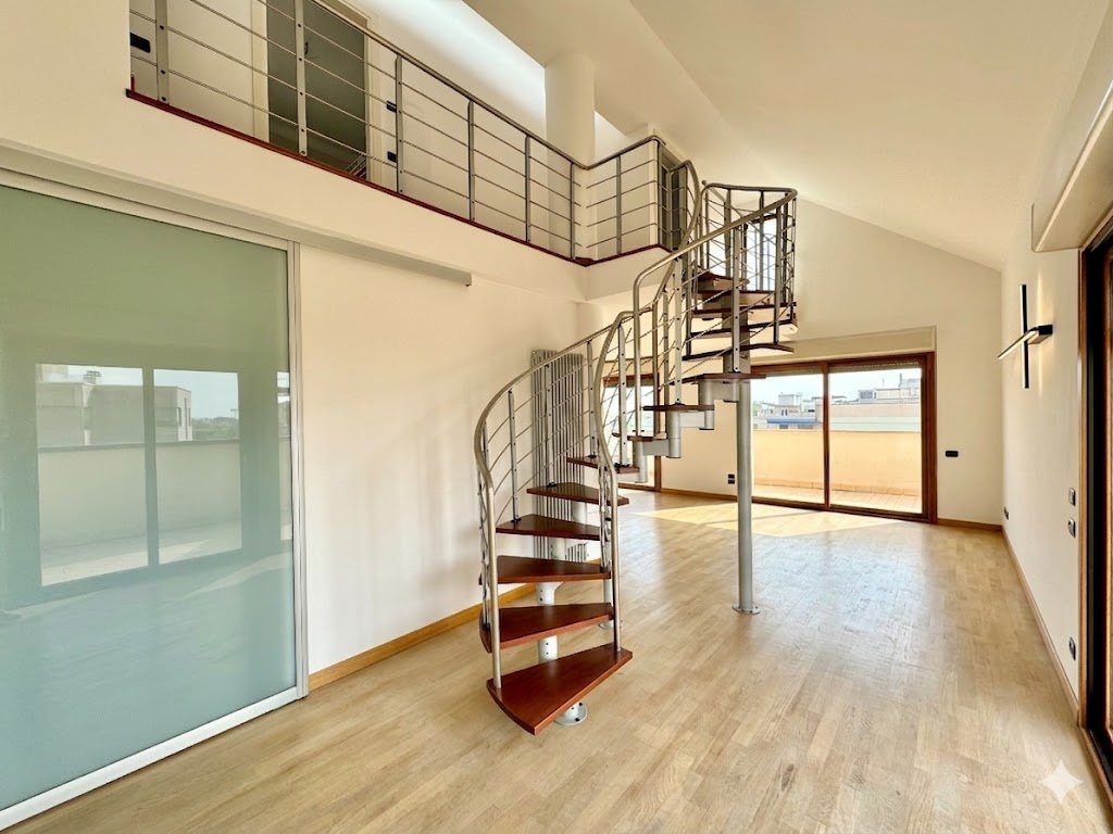 Scala di design · acciaio e legno